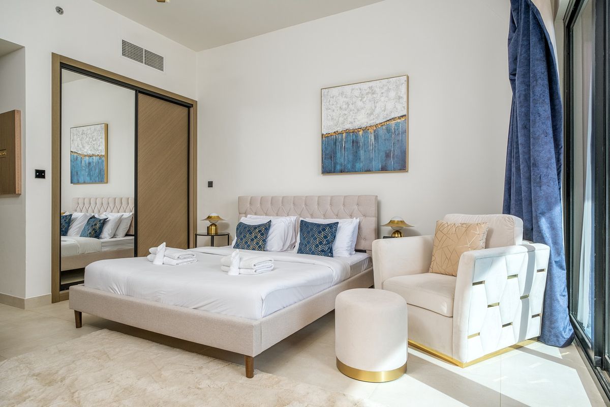 Furnished studio with canal view